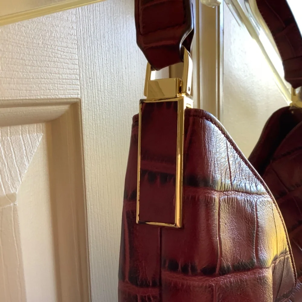 G.I.L.I. Leather Crocodile Embossed Hobo Bag Garnet SZ Large